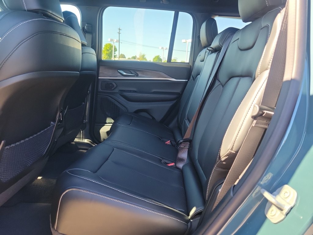 New 2027 Jeep Grand Cherokee Limited AWD/4WD image 10