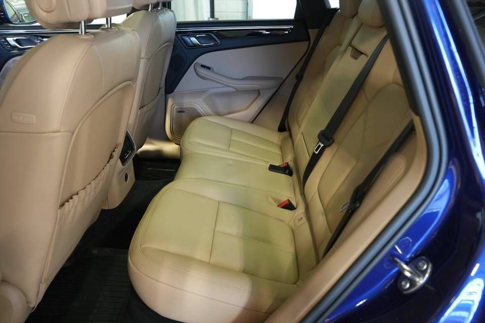 Certified 2026 Porsche Macan AWD/4WD image 27