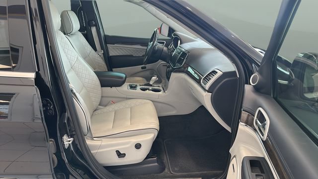 Used 2020 Jeep Grand Cherokee Summit AWD/4WD image 24