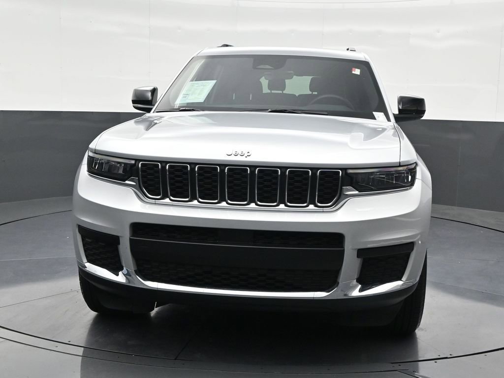 Used 2025 Jeep Grand Cherokee L Laredo image 9