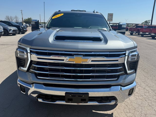 Used 2024 Chevrolet Silverado 3500 LTZ w/ LTZ Convenience Package image 9