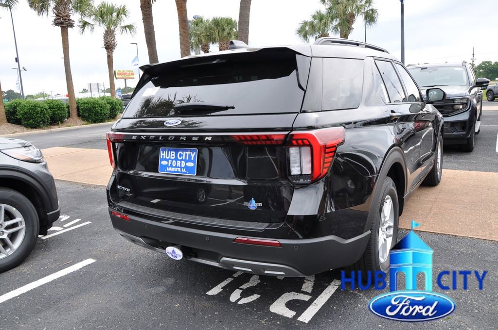 New 2026 Ford Explorer Active RWD image 5