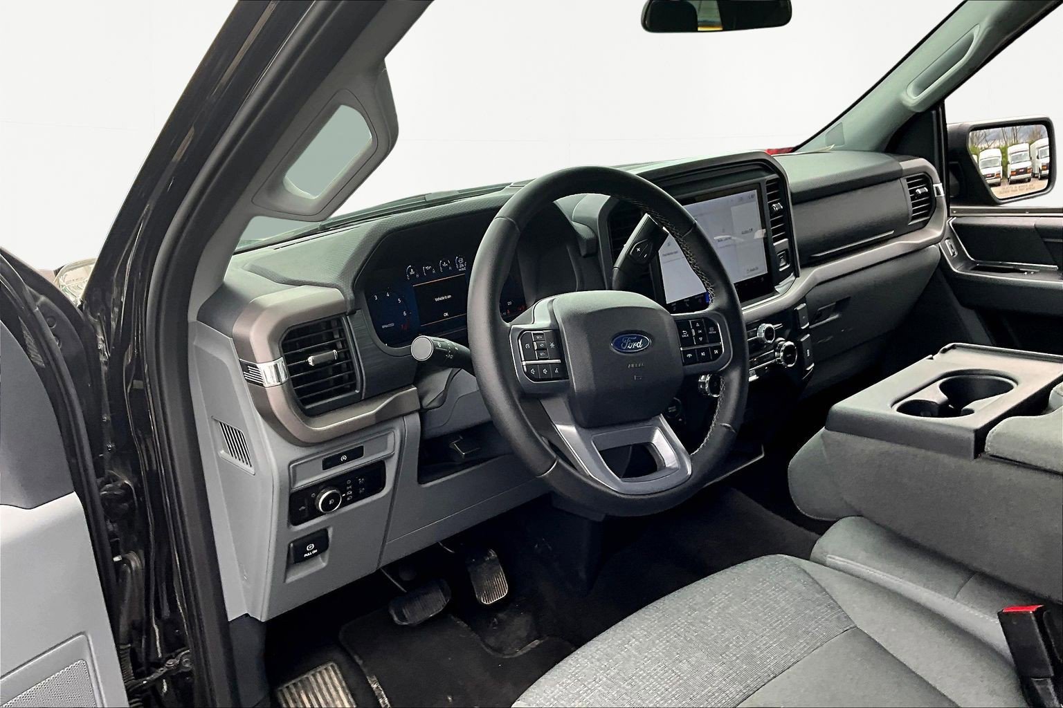 Used 2025 Ford F150 XLT w/ Equipment Group 301A Standard image 18