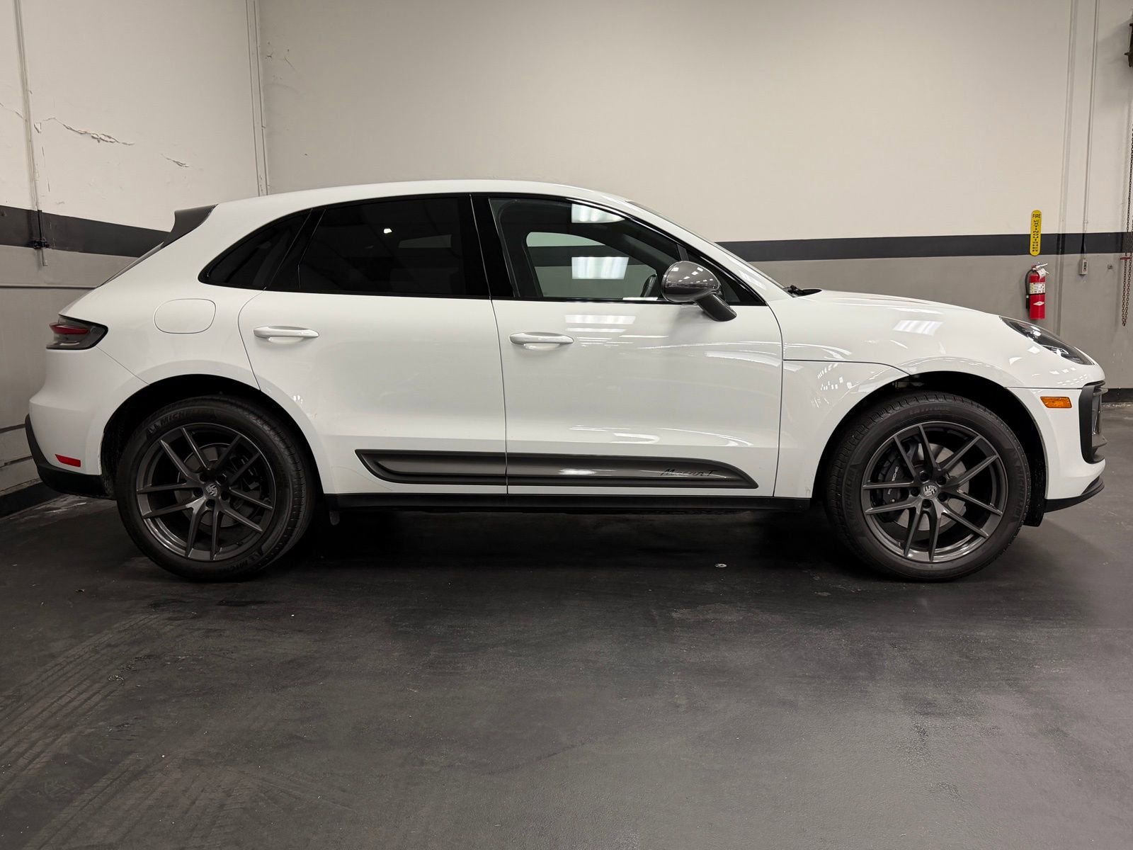 Used 2023 Porsche Macan Turbo image 5