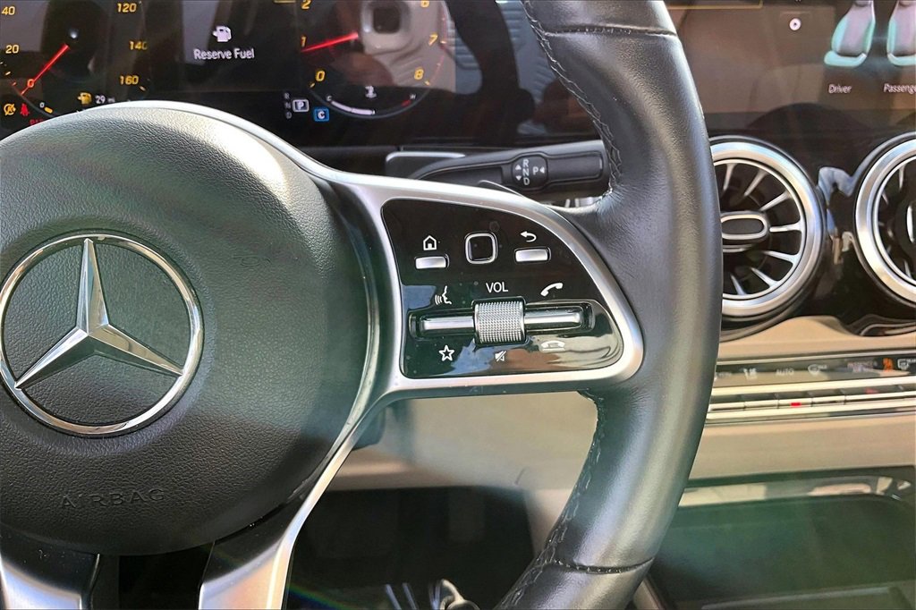 Used 2023 Mercedes-Benz GLB 250 w/ Premium Package image 12