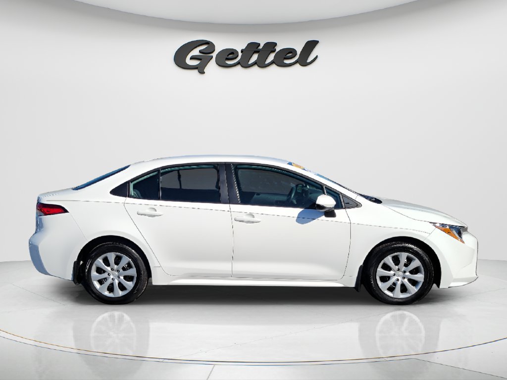 Used 2025 Toyota Corolla LE FWD image 4