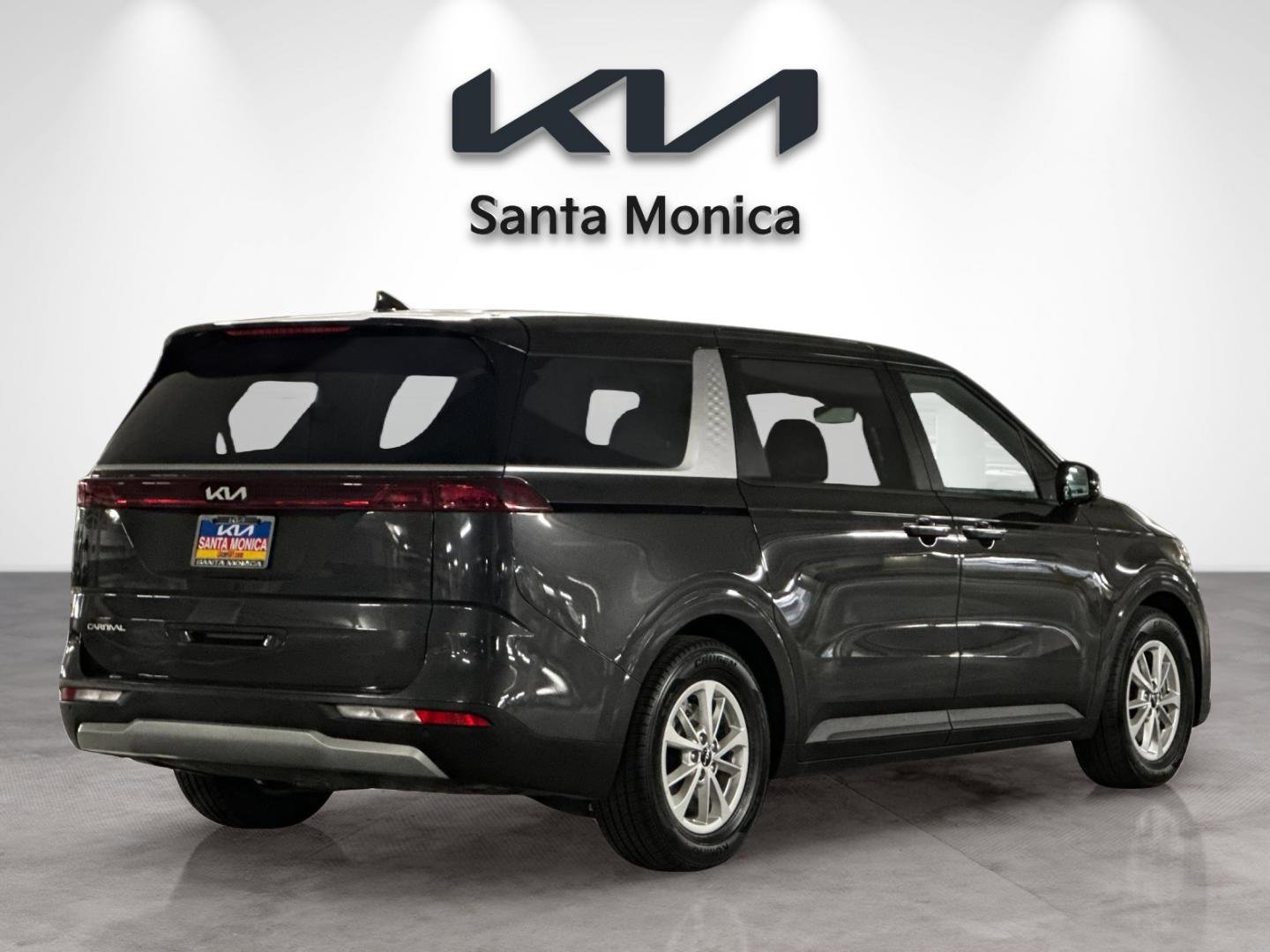 Certified 2024 Kia Carnival LX image 5