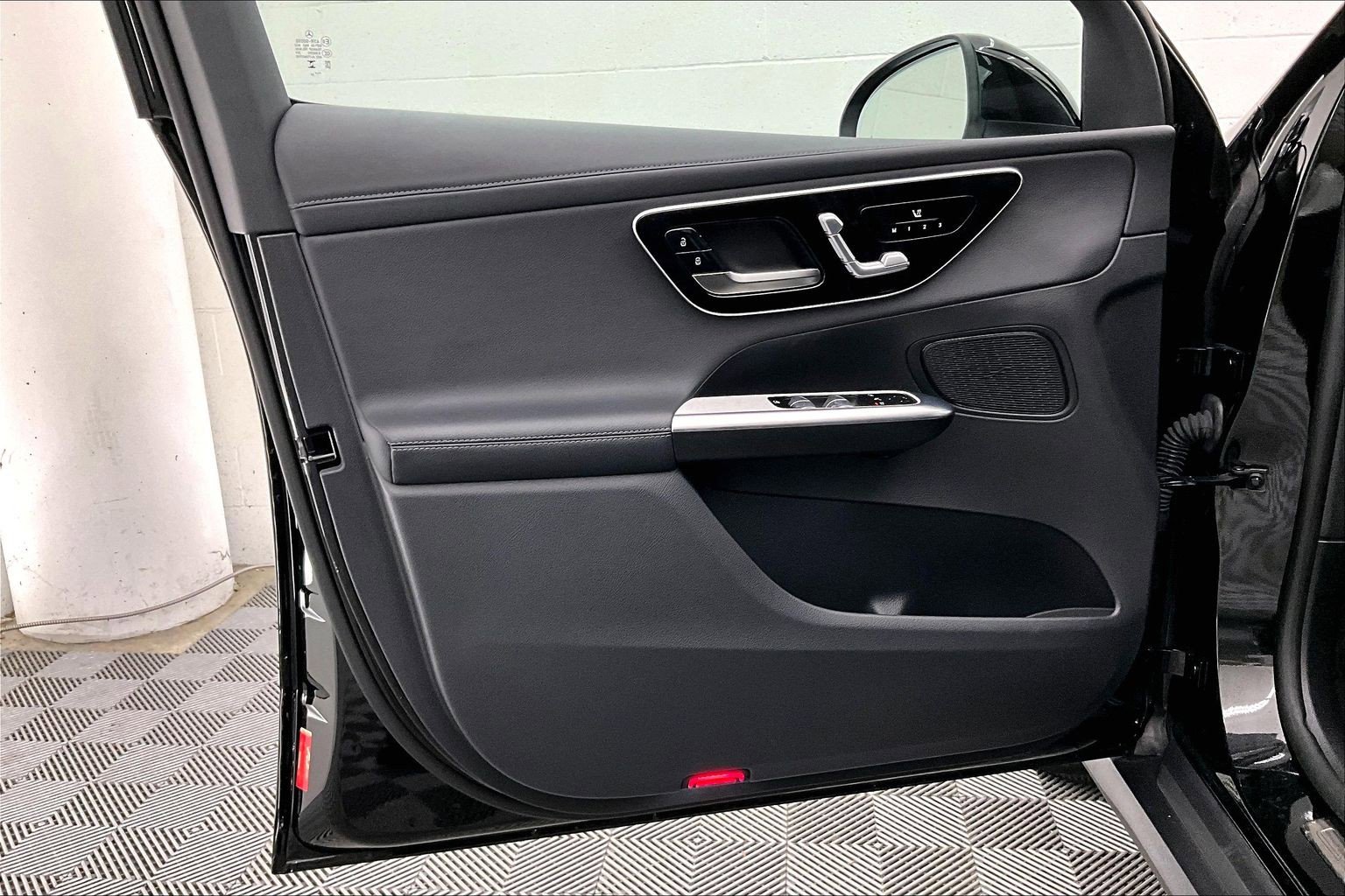 Certified 2023 Mercedes-Benz GLC 300 image 23