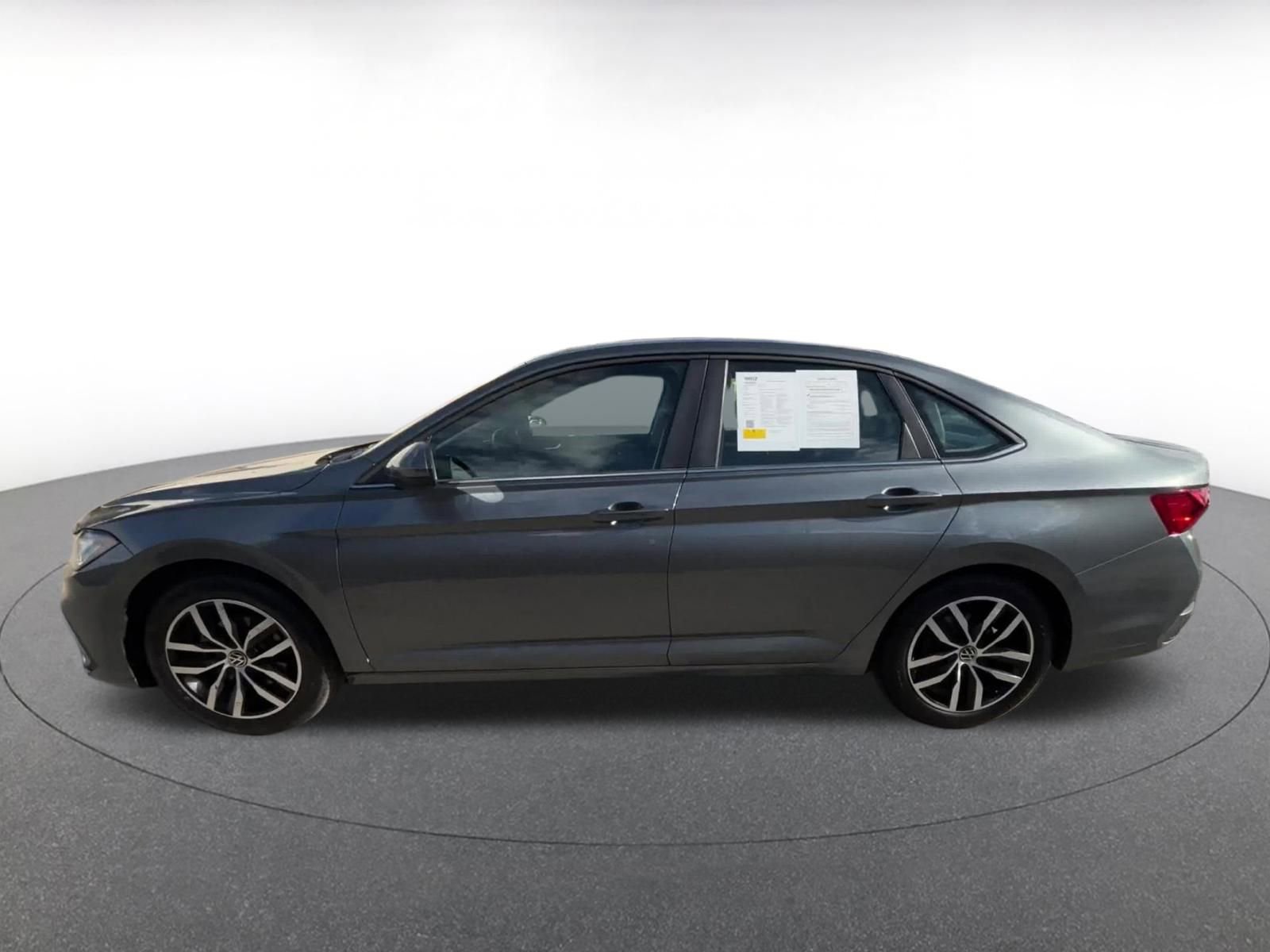 Used 2025 Volkswagen Jetta SE image 9