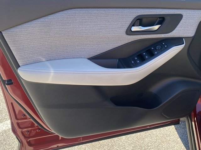 Used 2023 Nissan Rogue SV image 12