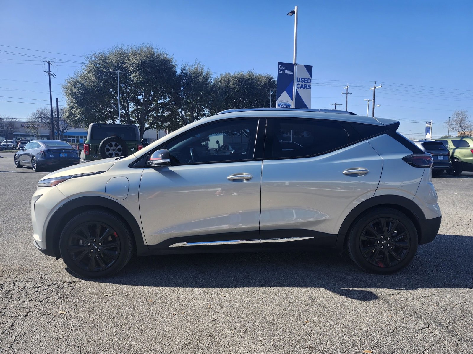 Used 2023 Chevrolet Bolt EUV Premier w/ Sun & Sound Package image 4