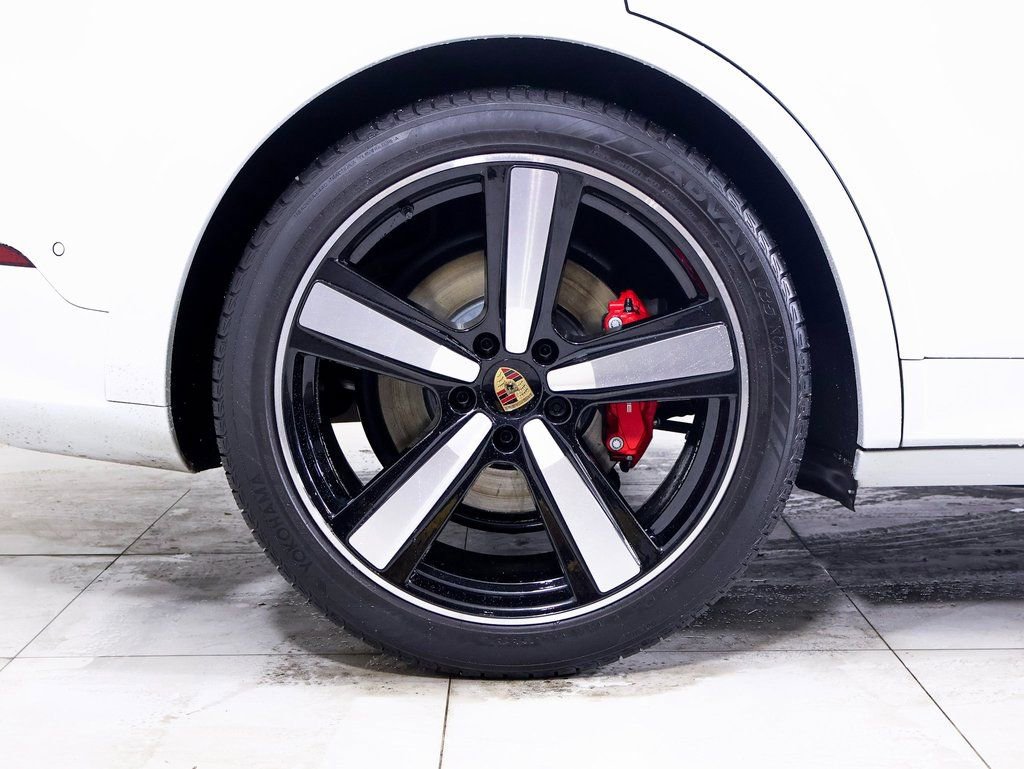 Certified 2025 Porsche Cayenne GTS image 24