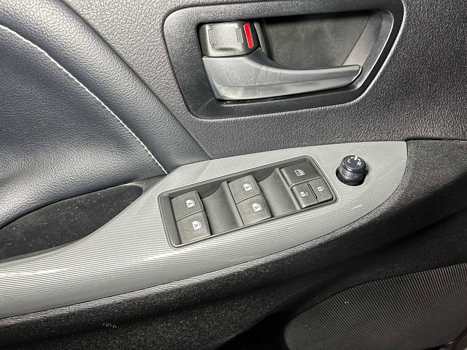 Used 2015 Toyota Sienna SE w/ SE Preferred Package image 18