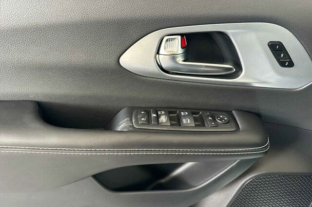 New 2026 Chrysler Pacifica Limited w/ S Appearance Package image 8