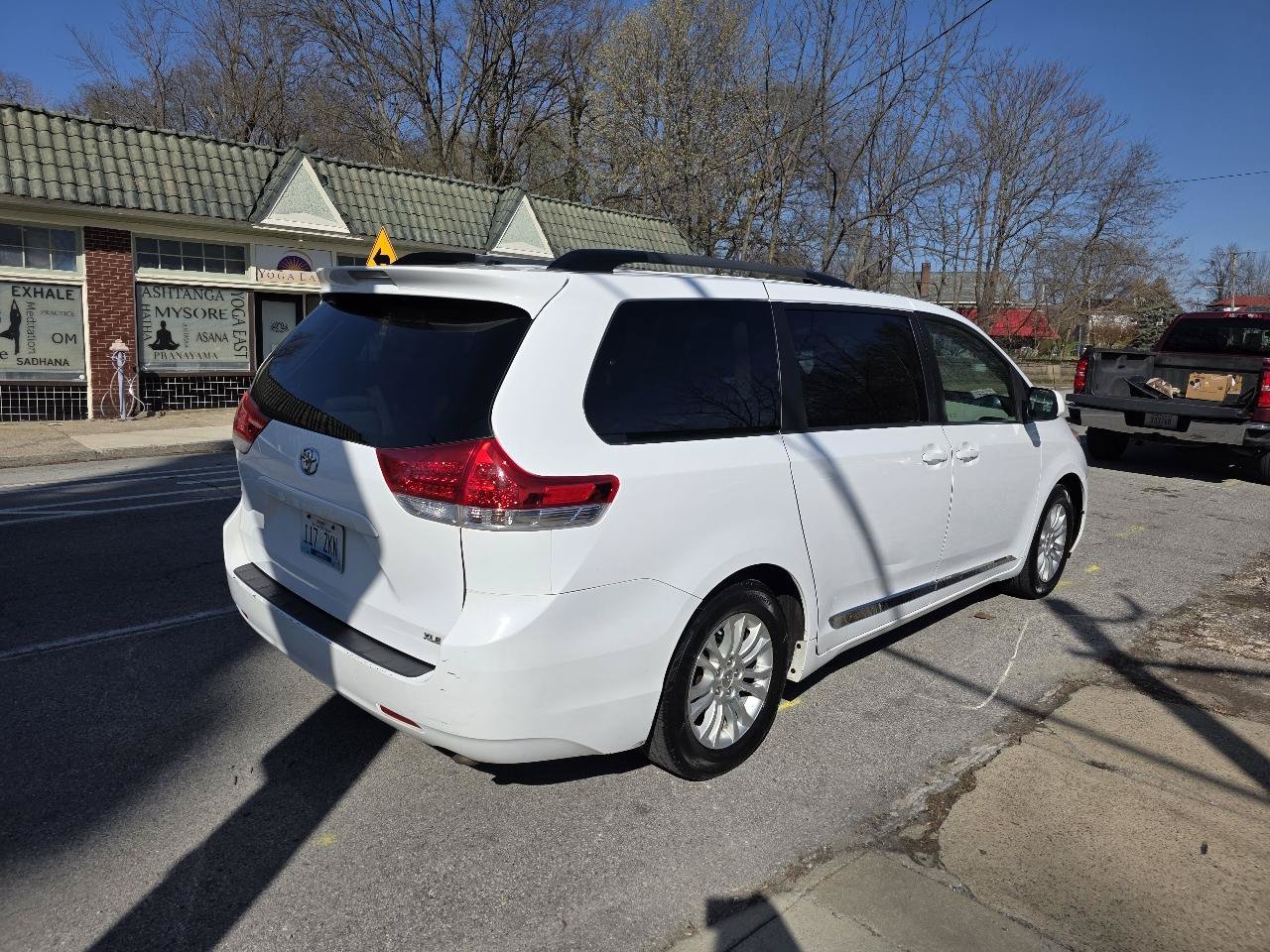 Used 2013 Toyota Sienna XLE FWD image 5