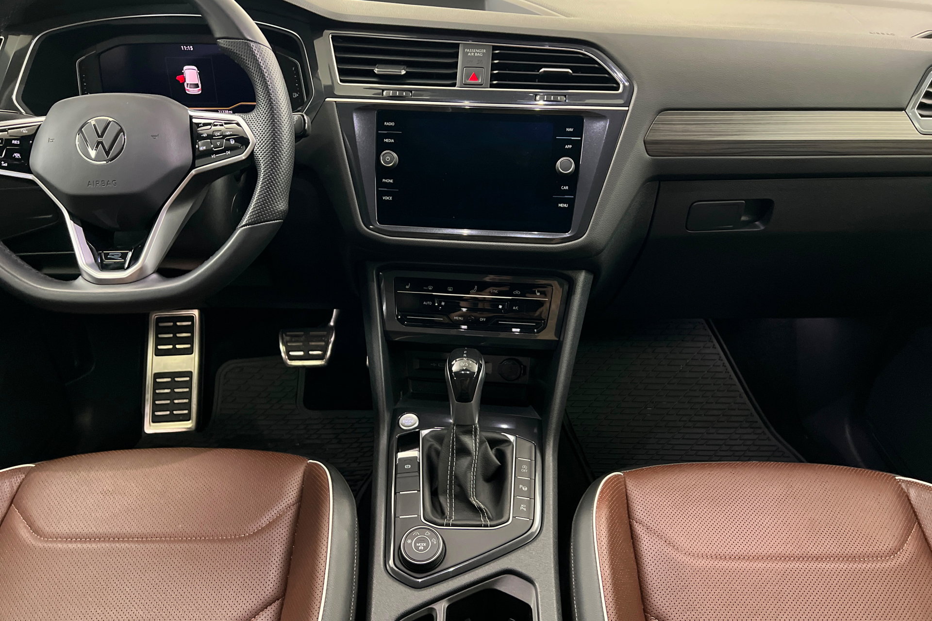 Used 2022 Volkswagen Tiguan SEL R-Line AWD/4WD image 13