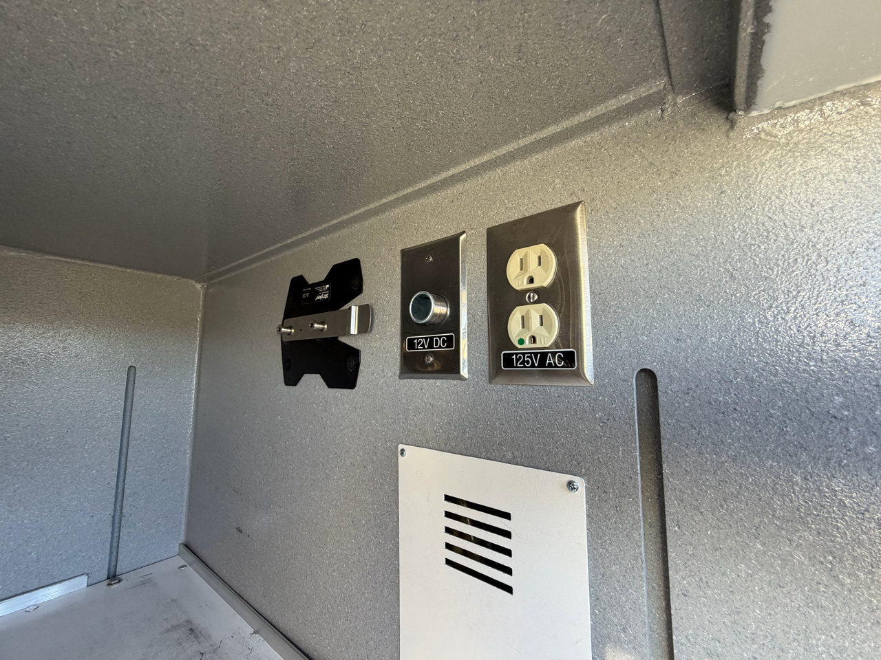 Used 2015 Chevrolet Express 4500 w/ Ambulance Package image 27