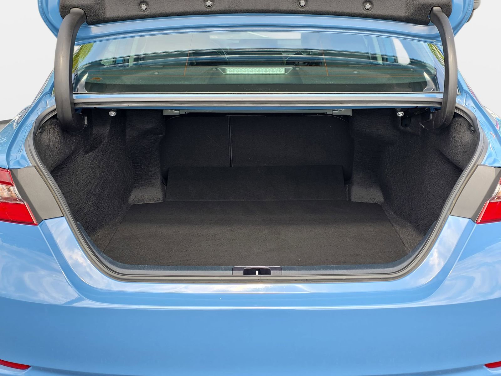 Used 2024 Toyota Camry SE image 12