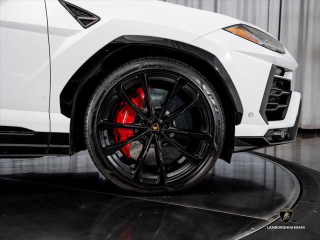 Used 2022 Lamborghini Urus AWD/4WD image 17