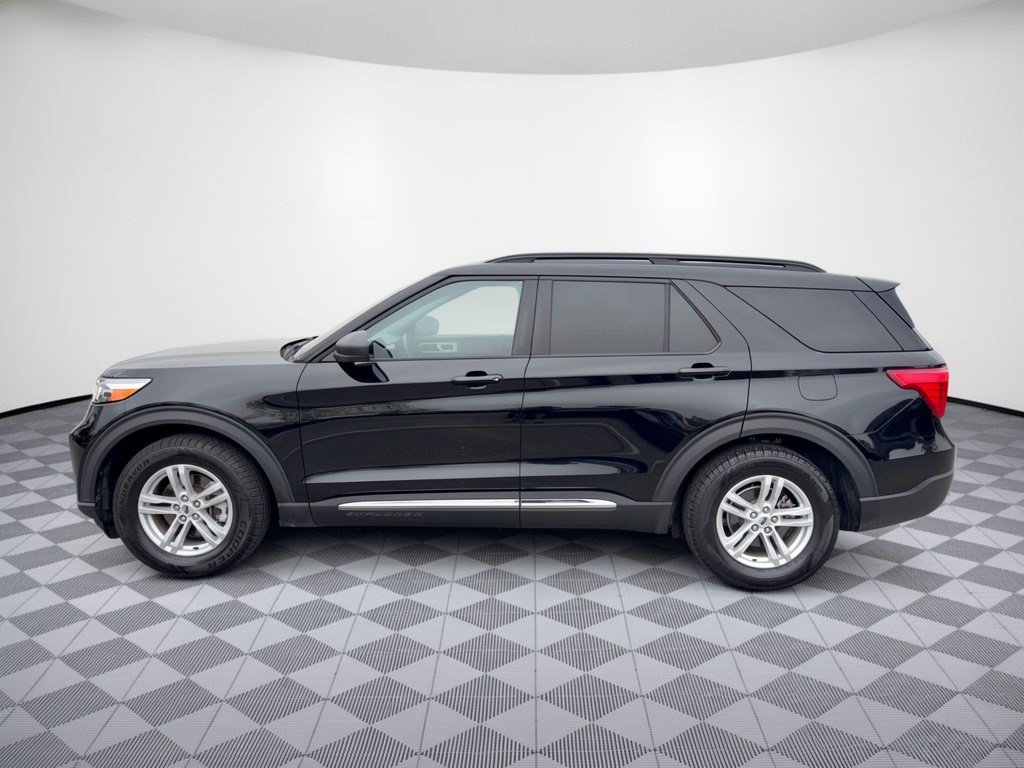 Used 2024 Ford Explorer XLT w/ Equipment Group 202A RWD image 2