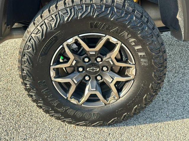 Used 2024 Chevrolet Colorado ZR2 w/ ZR2 Convenience Package III AWD/4WD image 7