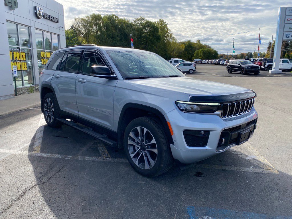 Used 2024 Jeep Grand Cherokee Overland w/ Adv Protech Group III image 4