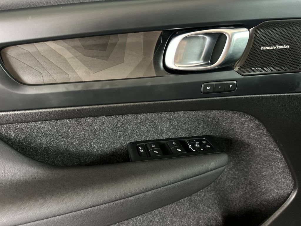 Certified 2023 Volvo XC40 Recharge Ultimate AWD/4WD image 10