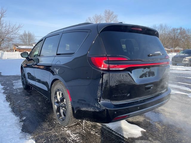 New 2026 Chrysler Pacifica Select image 2
