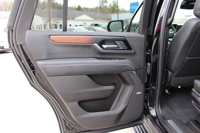 Used 2025 GMC Yukon Denali w/ Sun & Power Step Package image 44