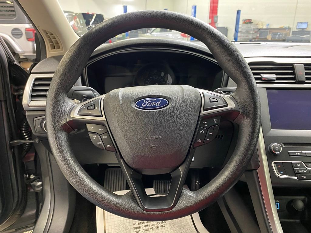 Used 2018 Ford Fusion SE w/ Fusion SE Technology Package FWD image 24