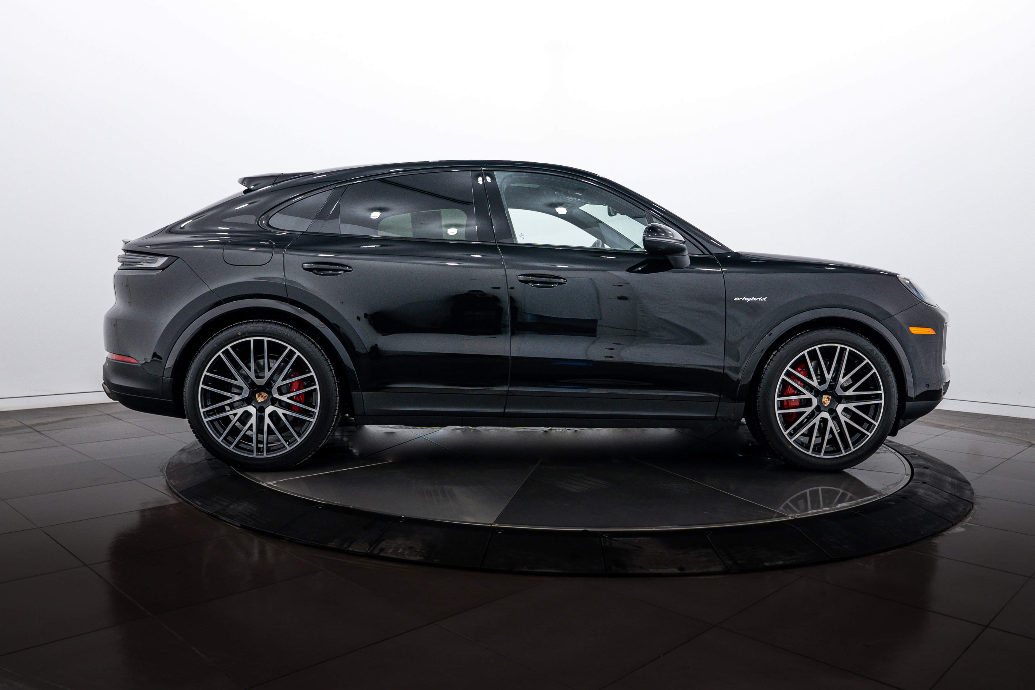 Certified 2025 Porsche Cayenne S image 8