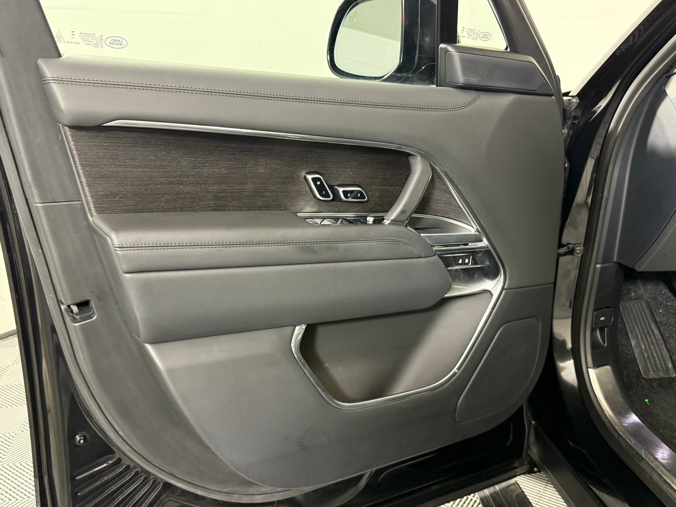 Used 2024 Land Rover Range Rover SE AWD/4WD image 22