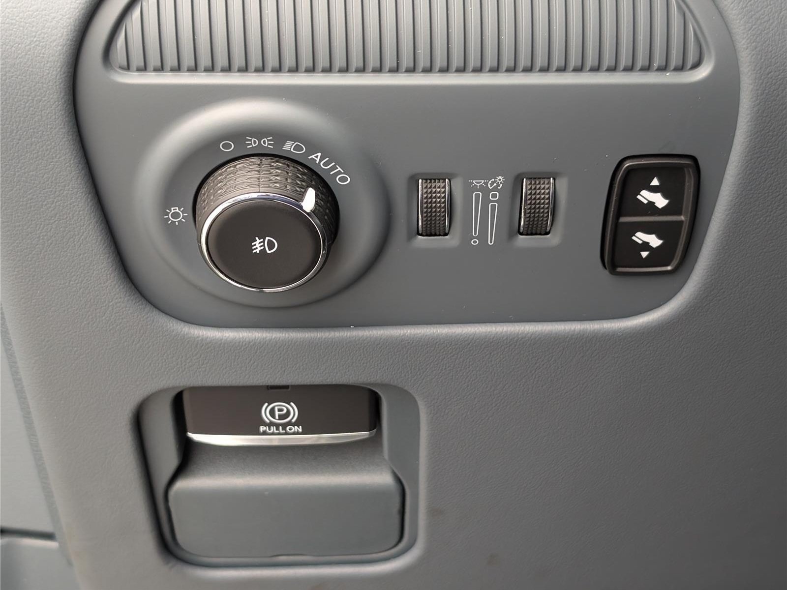 Used 2024 Jeep Grand Wagoneer Series III w/ Rear Seat Video Group 1 AWD/4WD image 31