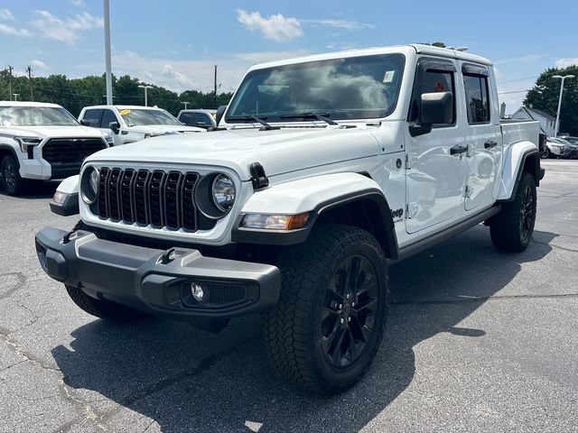 Used 2025 Jeep Gladiator Sport AWD/4WD image 7