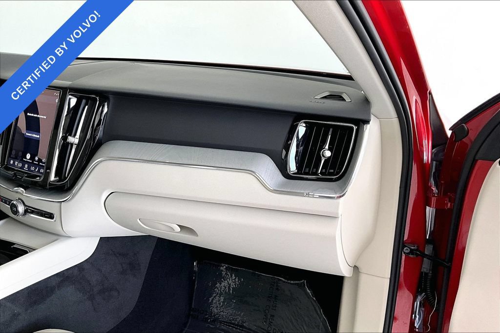Certified 2025 Volvo XC60 B5 Plus AWD/4WD image 20