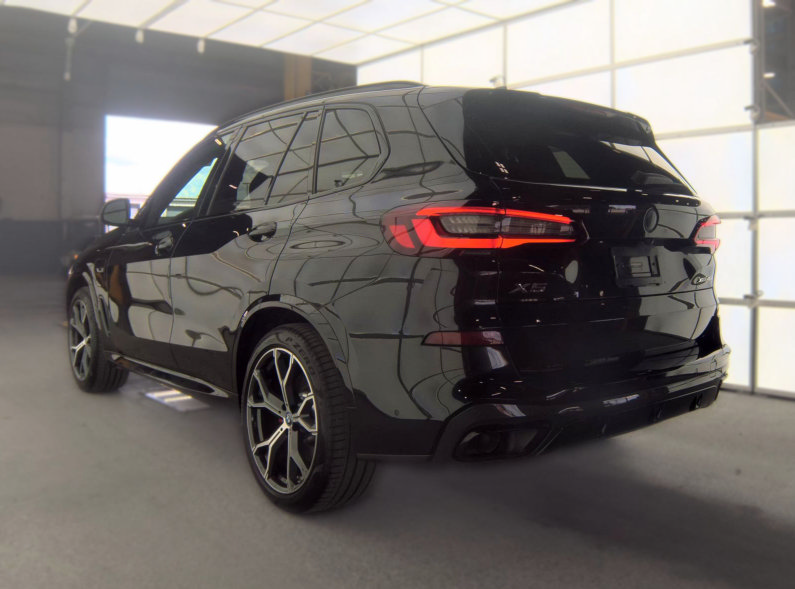 Used 2022 BMW X5 xDrive45e w/ M Sport Package AWD/4WD image 6