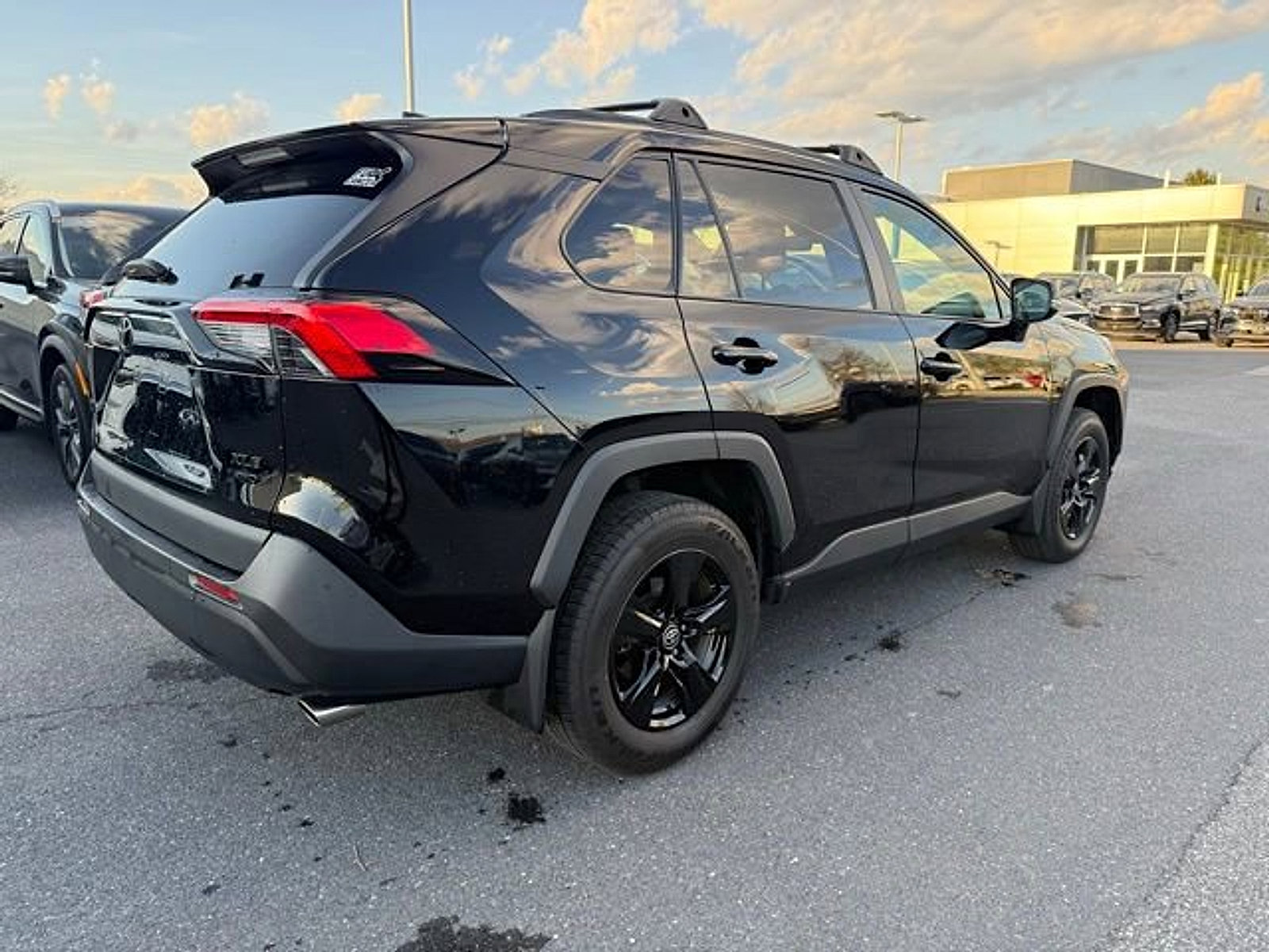 Used 2021 Toyota RAV4 XLE w/ Convenience Package AWD/4WD image 13