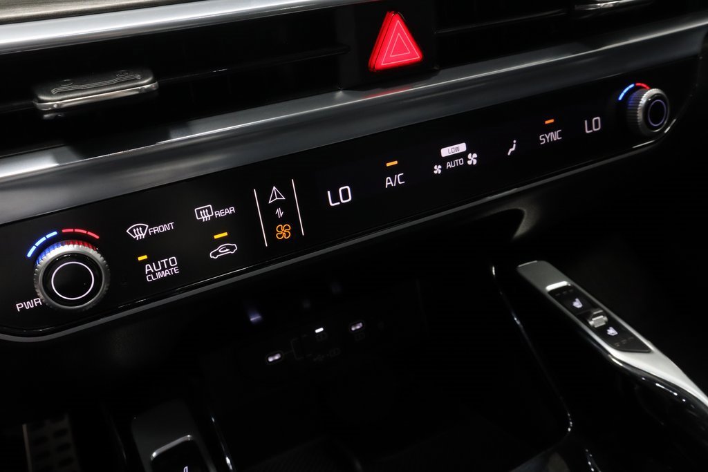 Used 2025 Kia Sorento SX image 30