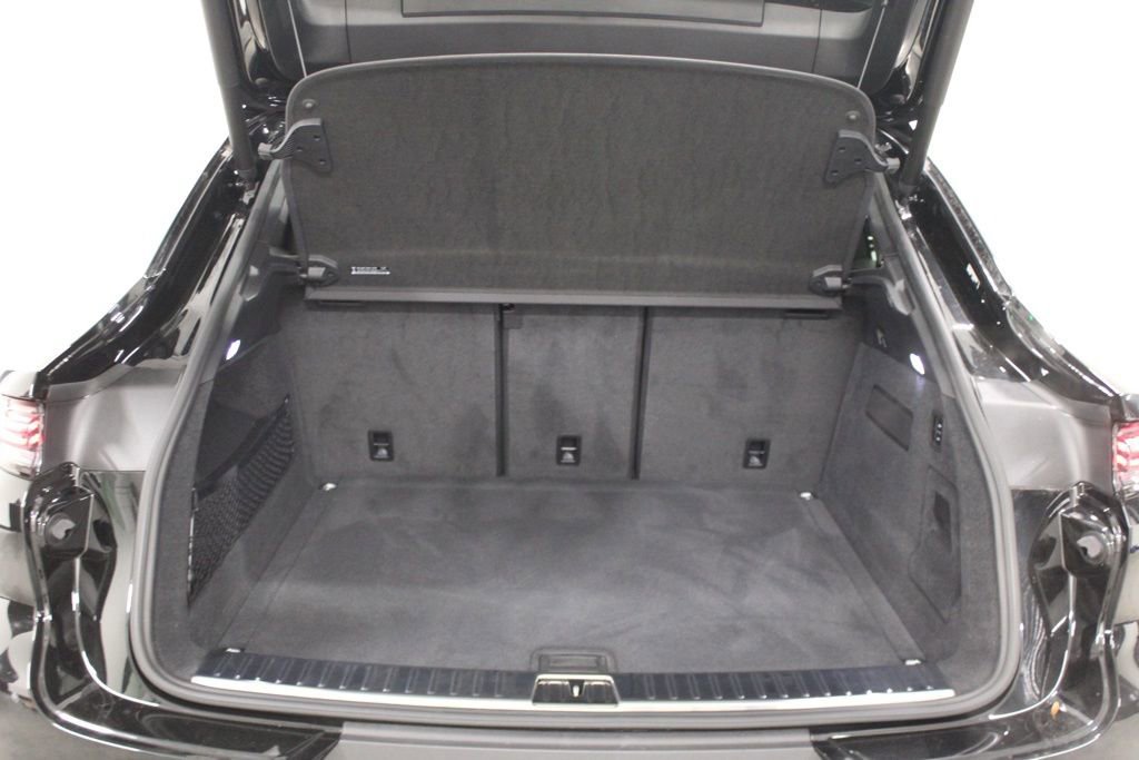 Certified 2025 Porsche Cayenne Coupe image 32