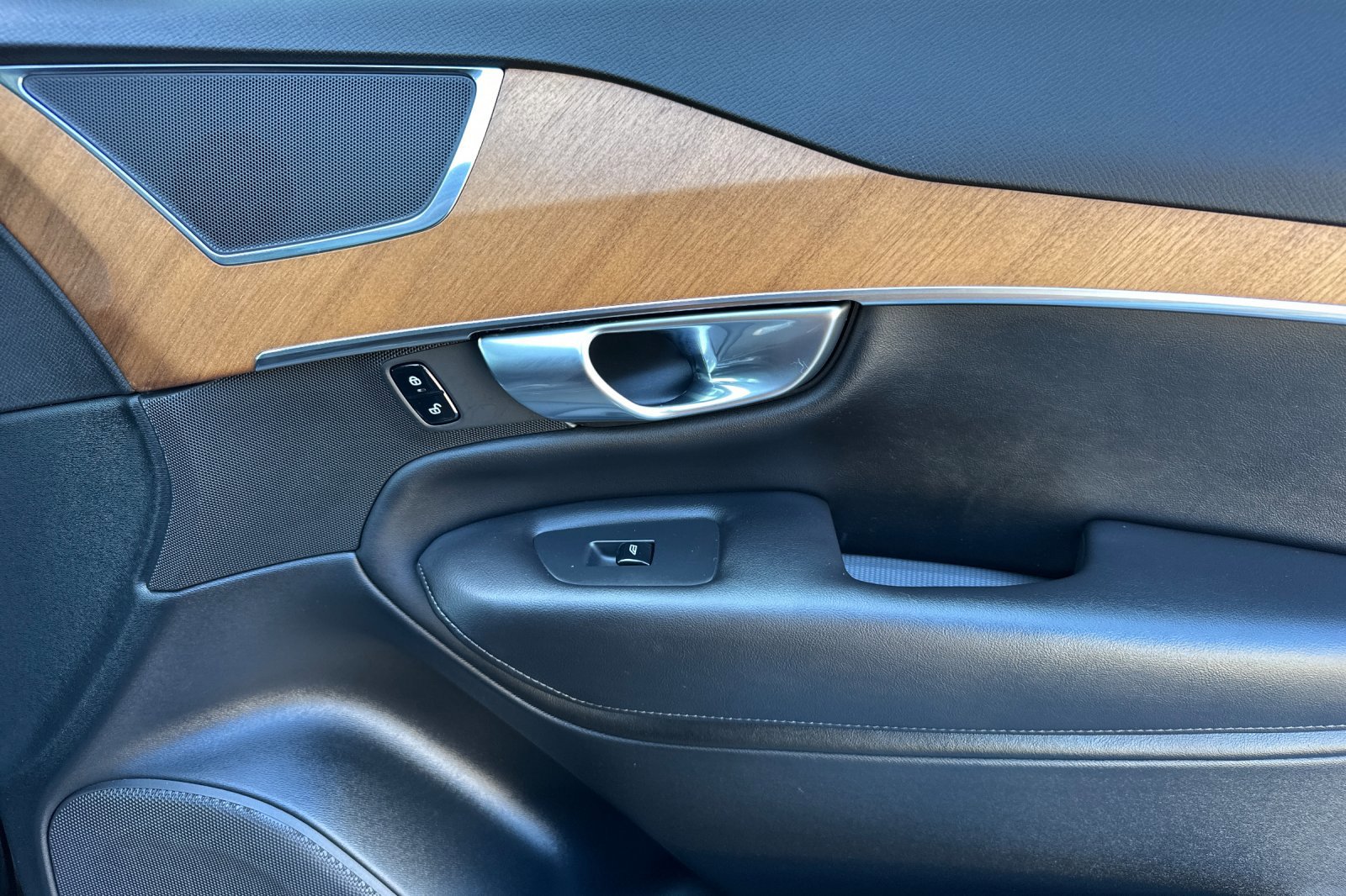 Certified 2023 Volvo XC90 B6 Plus image 20