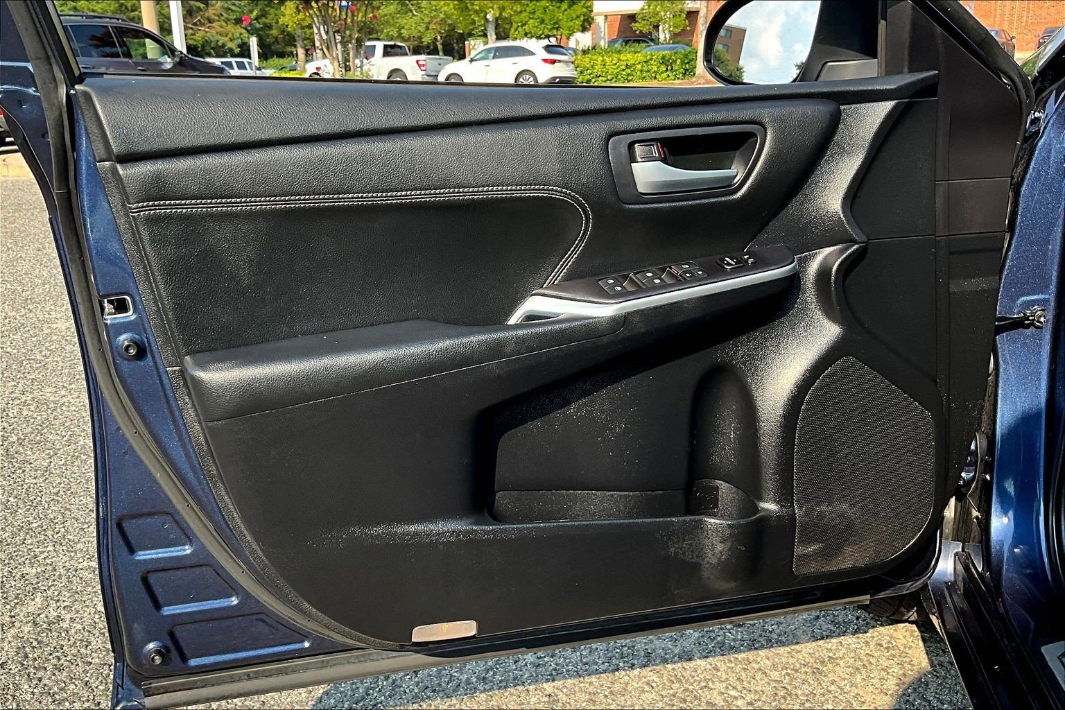Used 2015 Toyota Camry XLE w/ Moonroof Package FWD image 18
