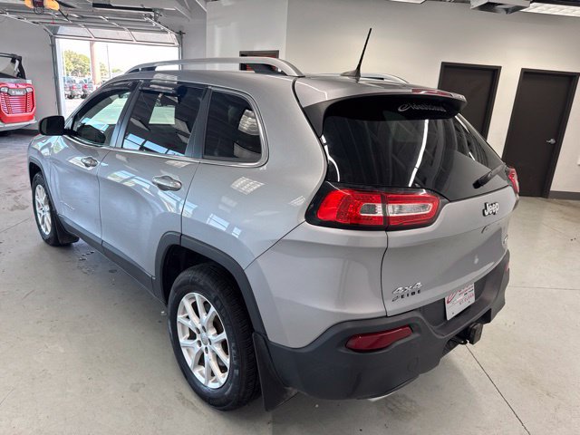 Used 2016 Jeep Cherokee Latitude w/ Cold Weather Group AWD/4WD image 7