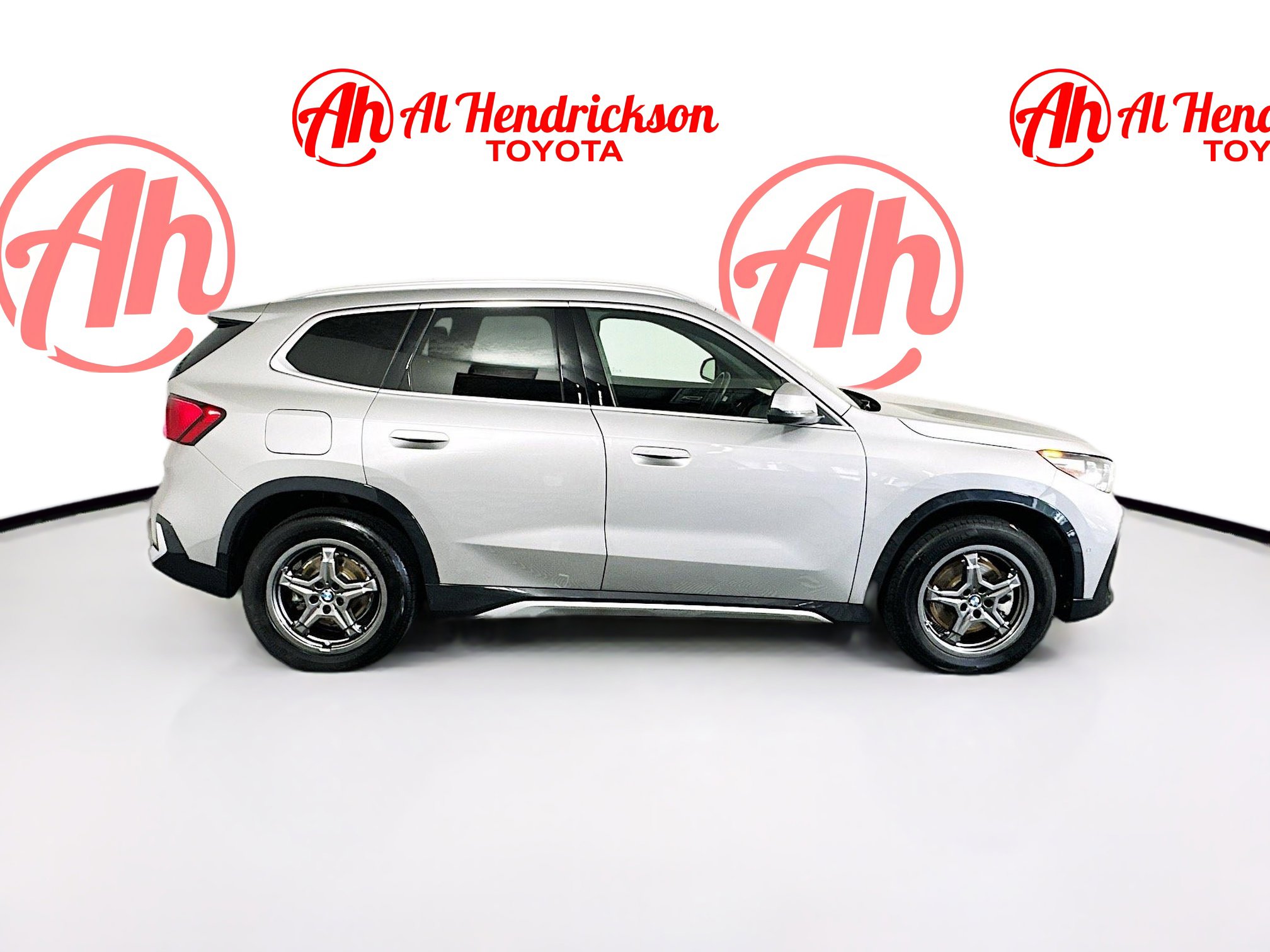 Used 2025 BMW X1 xDrive28i image 2