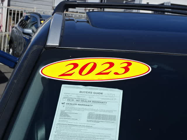 Used 2023 Toyota Highlander XLE FWD image 6