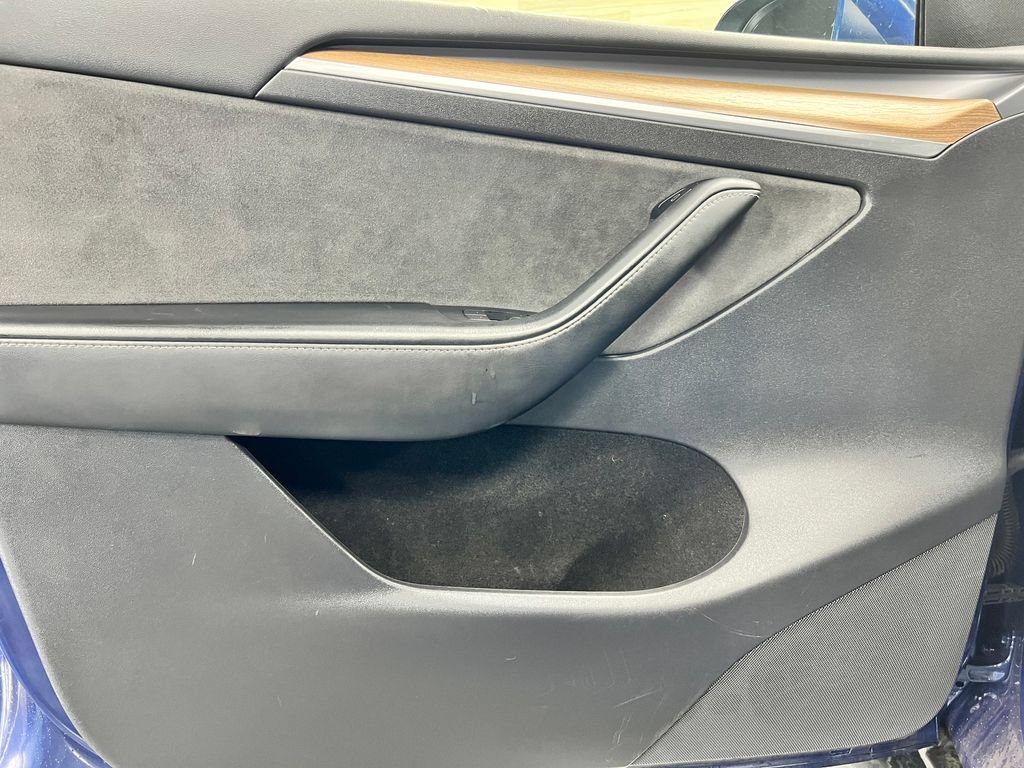 Used 2025 Tesla Model Y Long Range AWD/4WD image 26