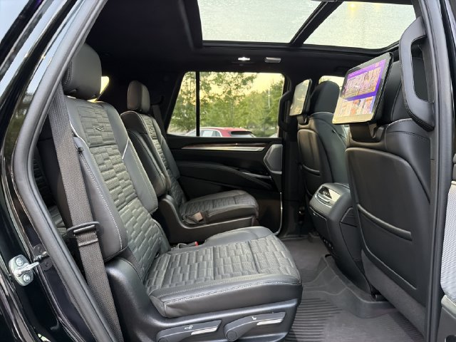 Used 2025 Cadillac Escalade Sport Platinum w/ LPO, ONYX Package AWD/4WD image 17