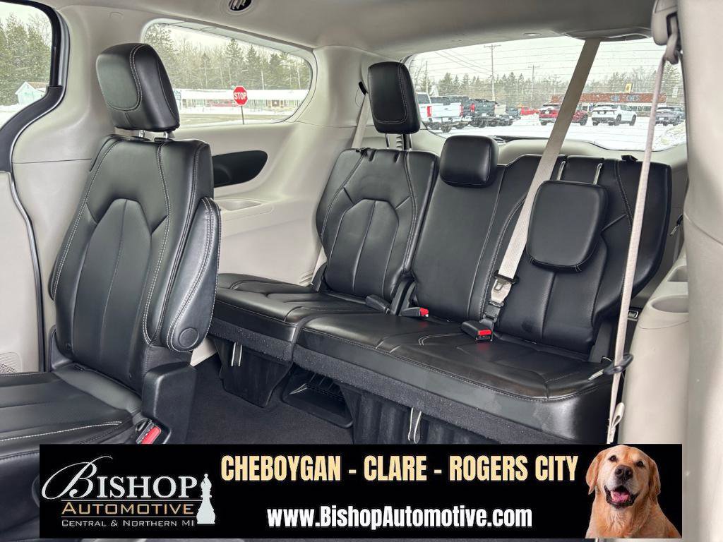 Used 2023 Chrysler Pacifica Touring-L image 41