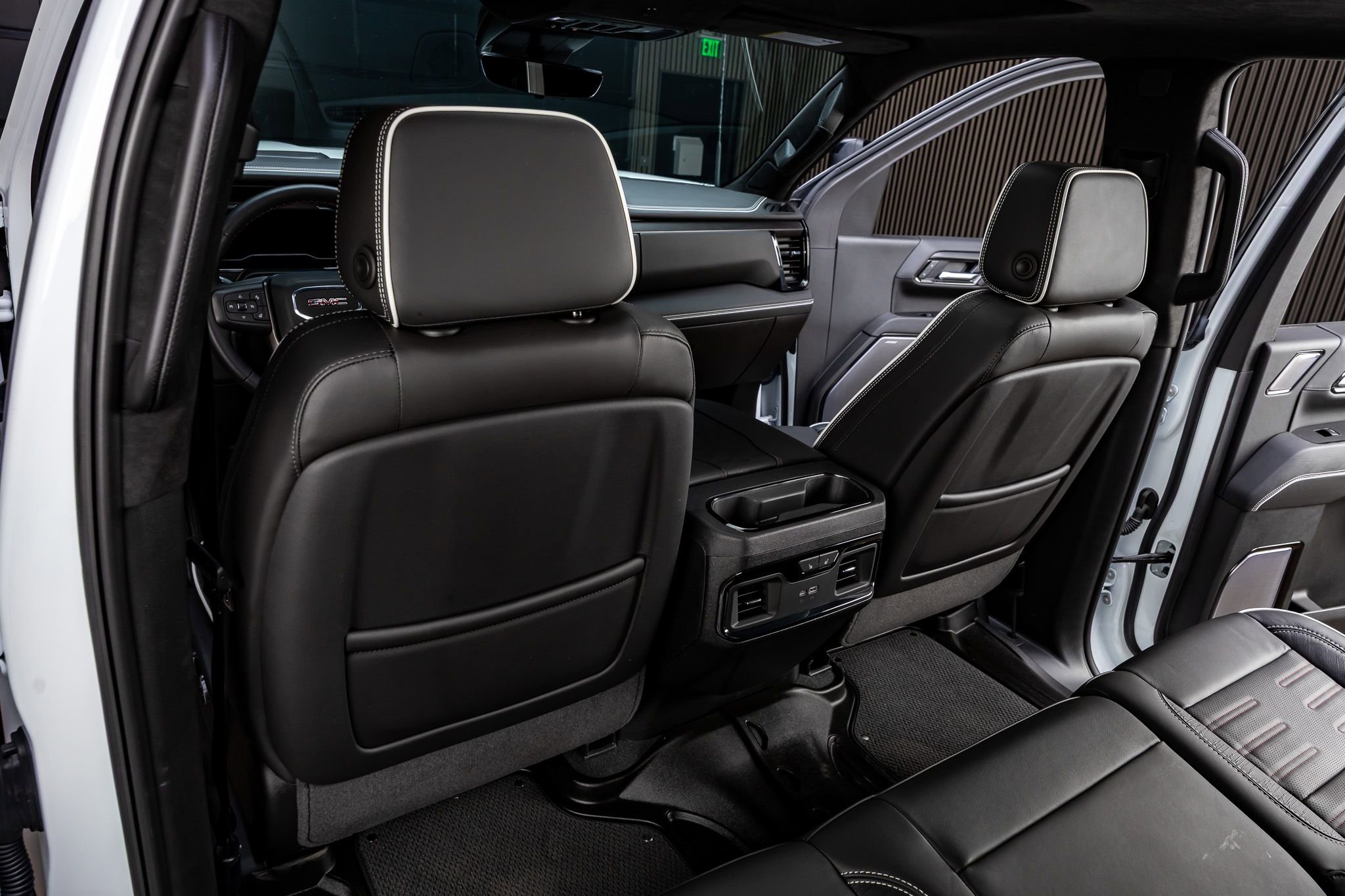 Used 2025 GMC Sierra 2500 AT4X AWD/4WD image 32