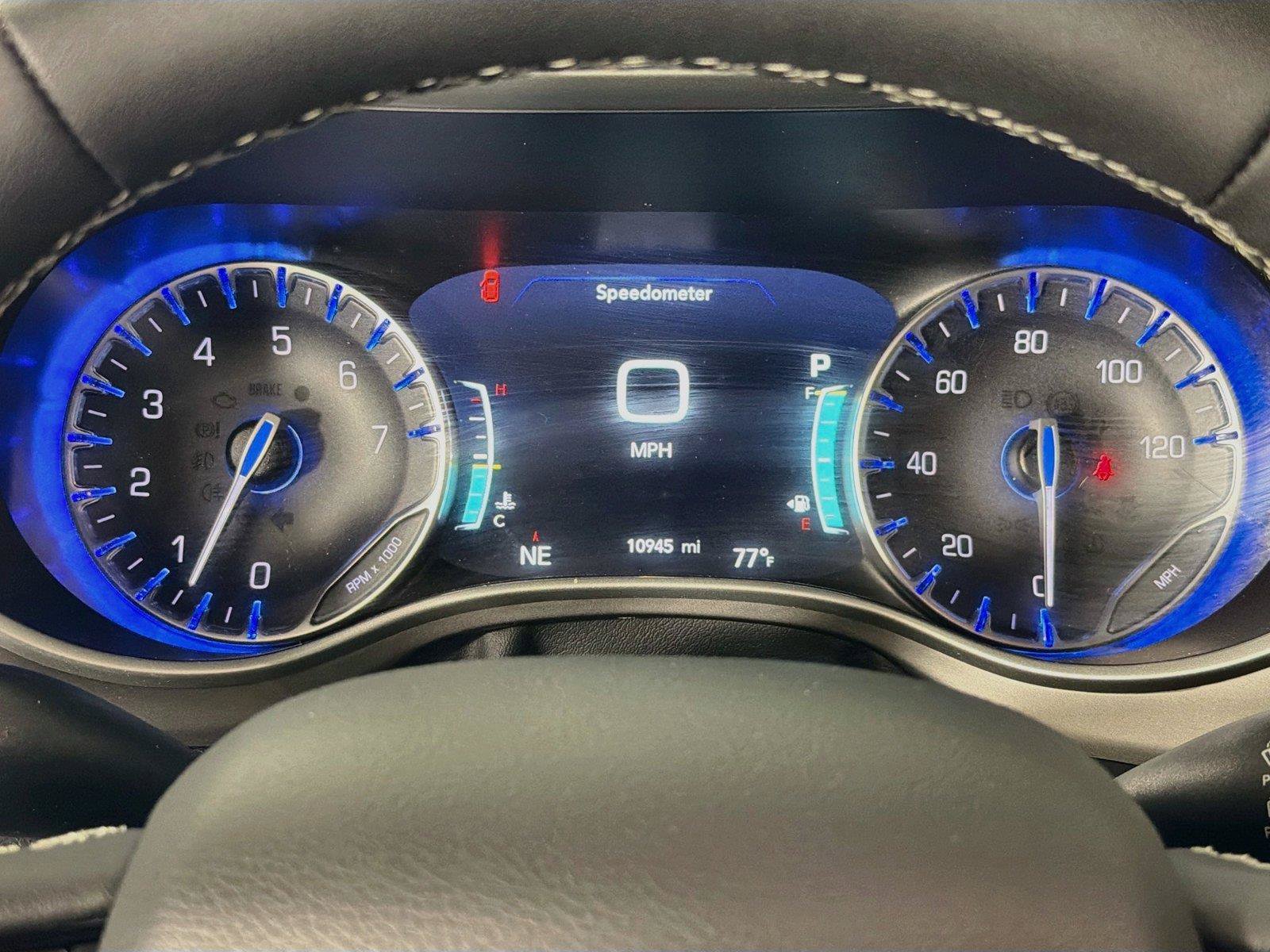 Used 2027 Chrysler Pacifica Limited FWD image 18