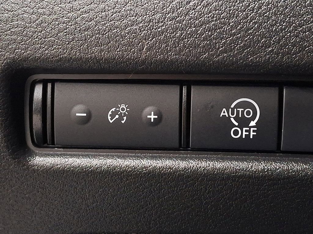 Used 2024 Nissan Rogue S image 25